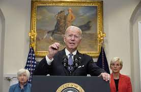 Oil Industry Group Slams Biden’s Threats of Windfall Taxes, Restrictions