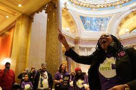 Minnesota Senate Passes Bills Granting Felons Voting Rights, Driver’s Licenses for Illegal Immigrants