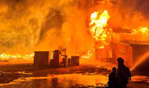 Pakistani Shopping Mall Blaze Kills at Least 10 People and Injures 22 Others