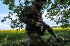Ukraine employs a flexible defense while waiting for new Western ammo to get to the front
